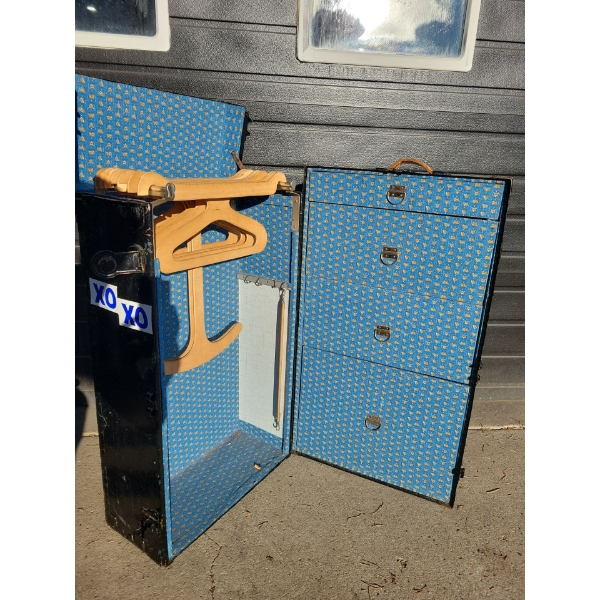 Built In Closet Trunk with Drawers