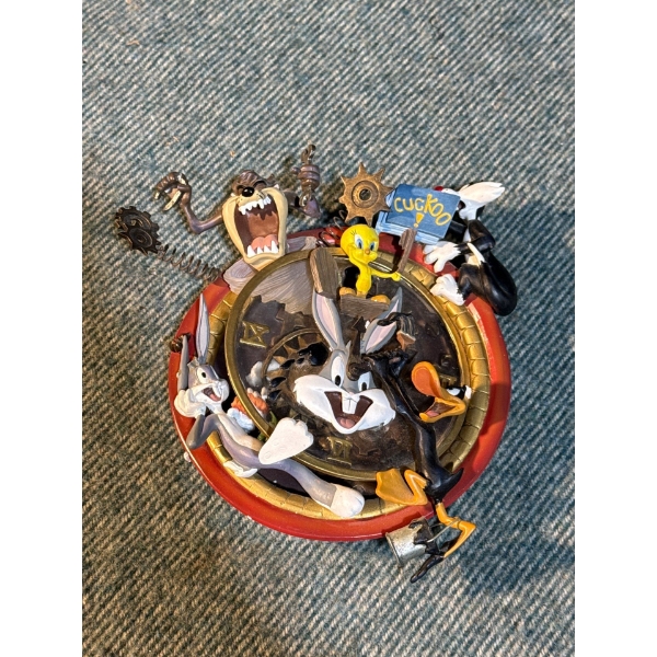 "It's Daffy Time!" Decorative Clock