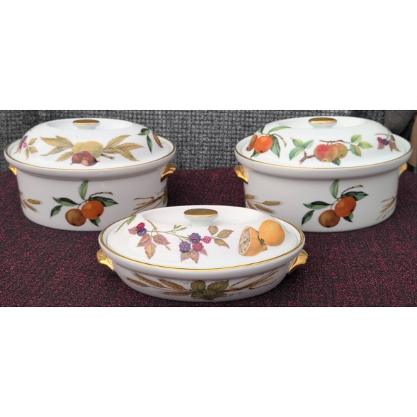 Three-Piece Porcelain Lidded Tureen Set with Fruit Motifs