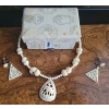 Image 2 : Stunning Hand Carved Jewelry Set w/ Hard Shell Trinket Box 4L 