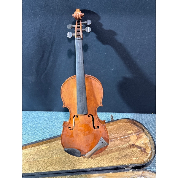 Violin That Needs a Little Bit of TLC