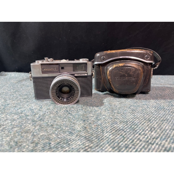 Vintage Yashica Minimatic - C Camera (Made In Japan) w/ Leather Case