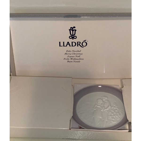LLADRO  Feliz Navidad Holiday Plate  - 4W 