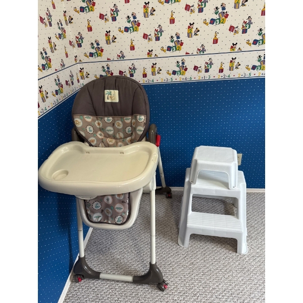 Baby Trend Baby's Chair w/ Step Stools 