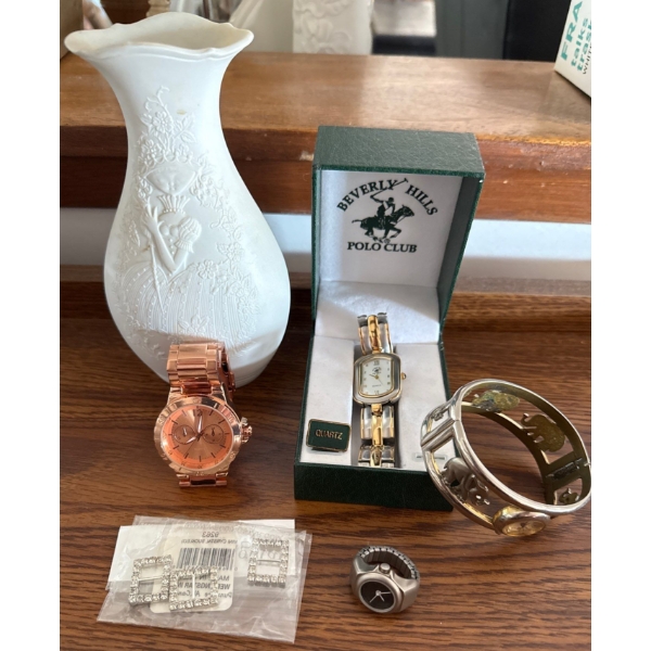 Ladies Time Piece Collection w/ Porcelain Vase 8T (duplicate)