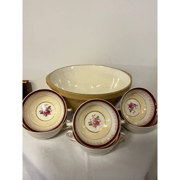 Set of 6 vintage Aynsley bone china tea cups, featuring a maroon and gold pattern. Vintage
