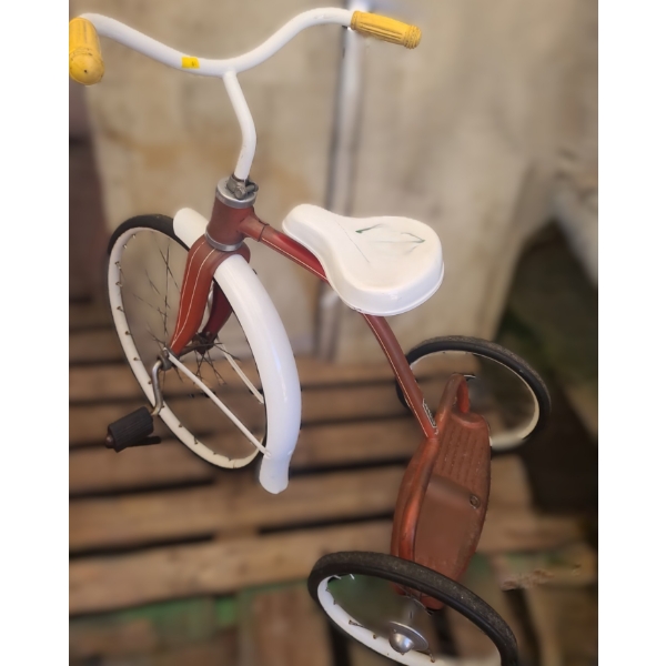 Vintage Leader Tricycle 18 W, 36 D, 32 T  