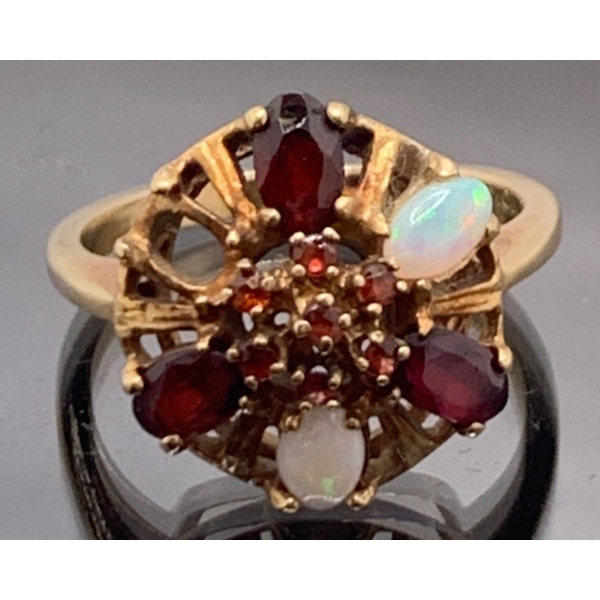 Stunning 10k Gold Ring w/ Various Stones (Missing One Stone) - Weighs 3.8g