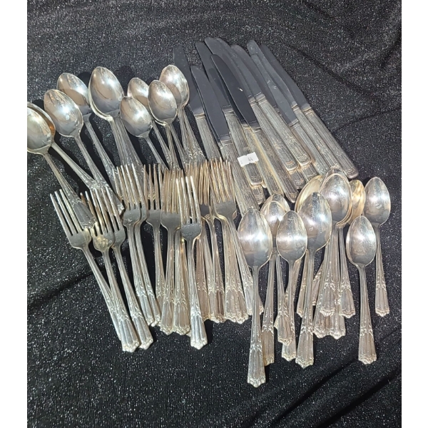Vintage Lenox Silver-Plated/ Stainless Cutlery, 16 Pieces of Each