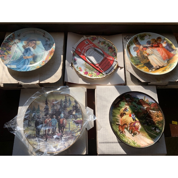 Decorative Plates Collection 