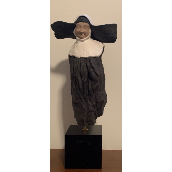 LLADRO Nun Figure on Base - 16.5T 