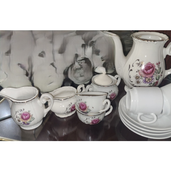 Teapot Set with Mini Cups and Delicate Painted Flower Motif Teapot 6 T 
