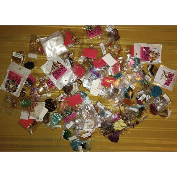 Large Assortment of Fine Jewelry & Costume Jewelry Pieces  Neck Laces, Braceletts, 