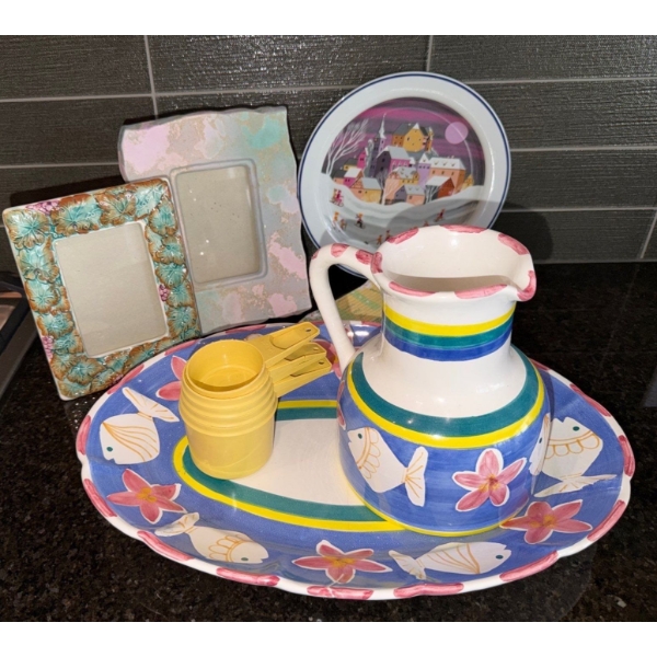 Vintage Kitchen Collectibles & Decor-Tupperware Measuring Cups Too!!