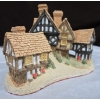 Image 4 : Hand Carved 'Stratford House' By David Winter