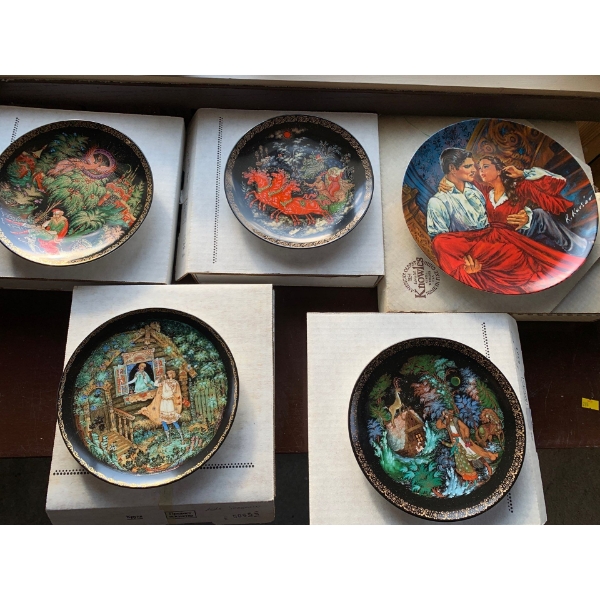 Decorative Plates Collection 