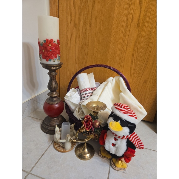 Christmas Decor Lot Linnins Candle Holder Trumped Penguin