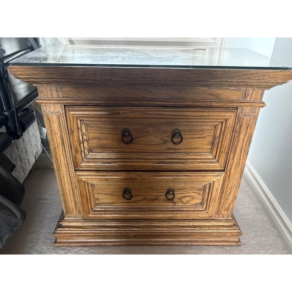Vintage Set Of 2 Oak Bedside Tables 28x16x24 ft/ Dovetail Construction 