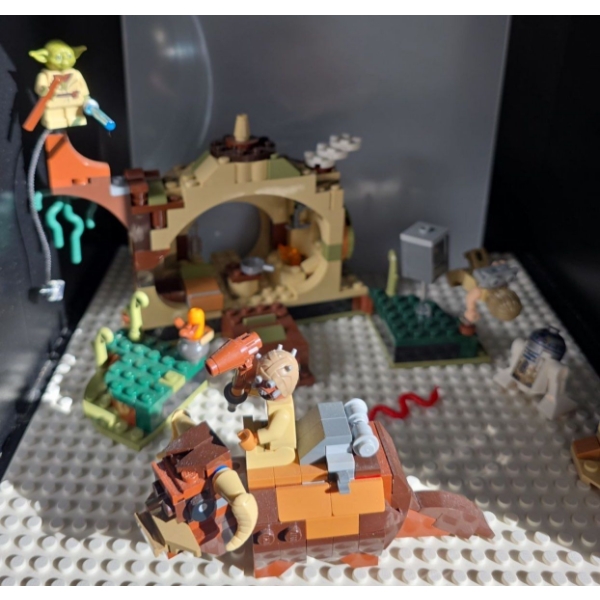 LEGO Star Wars Yoda's Hut (set75208) From The Empire Strikes Back