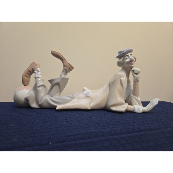 LLADRO Retired Reclining Clown  - 13W, 6D, 7T 