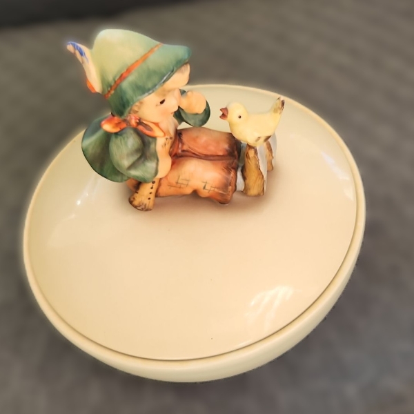 Hummel Jar 6" Diameter, 5 T