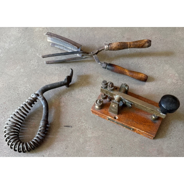Collectable Antiques - Telegraphy Equipment / Sounder w/ Hair Crimper 