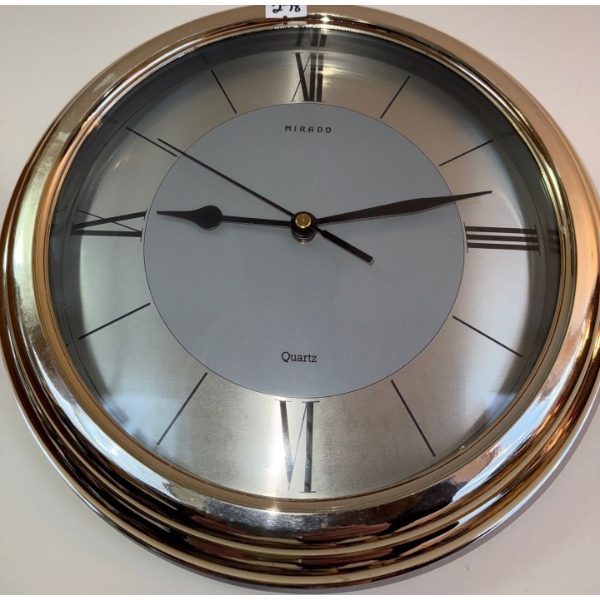 Miroado Quartz Clock & Decor