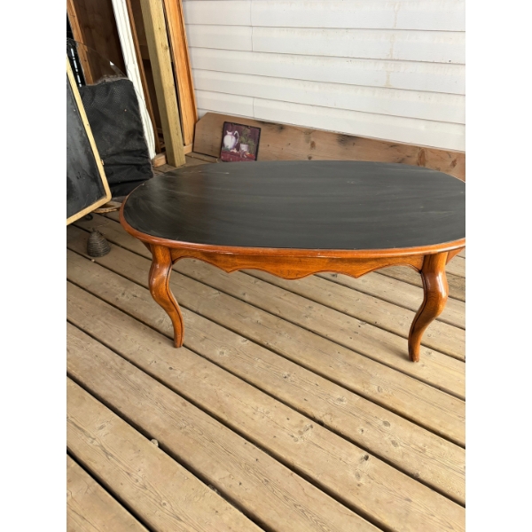 Antique Oval Wood coffee table in nice condition 