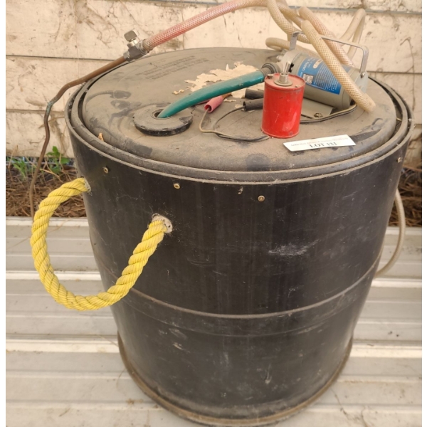 Rain Barrel w 12 Volt Utility Pump***