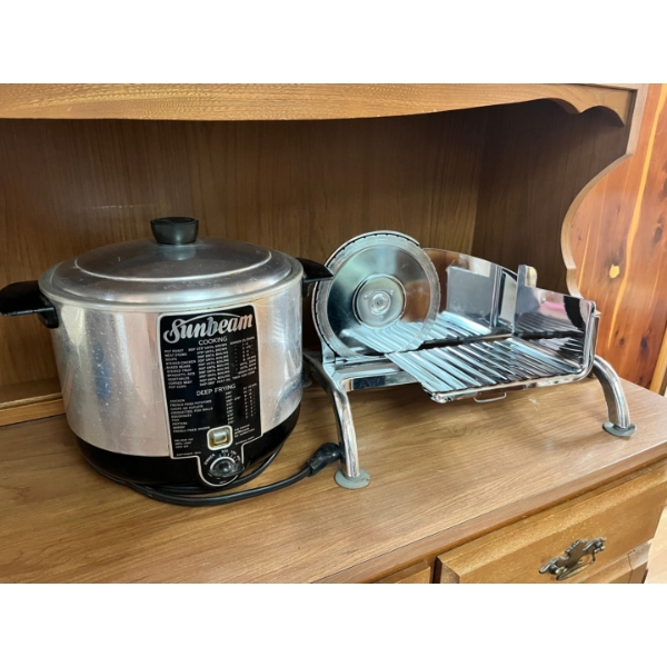 Sunbeam deep fryer and manual meat slicer 