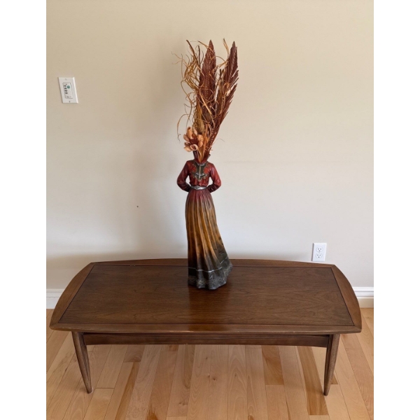 Light Coffee Table, 51L w/ Dress Vase (25T) 