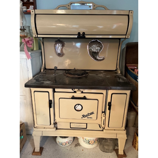 amazing Antique Renfrew Royal enamel and cast-iron oven in beautiful condition includes a vintage an
