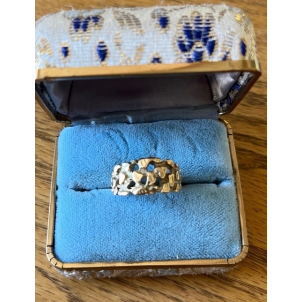 14K Gold 6 Grams Nugget Ring Very nicely Designed Nice For Man or Women