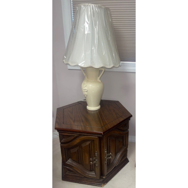 Vintage Side Table w/Cubby ++Beautiful Off White Tall Lamp  High End