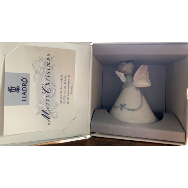 LLADRO Porcelain 'Heavenly Tenor' Figure - 3.5L 