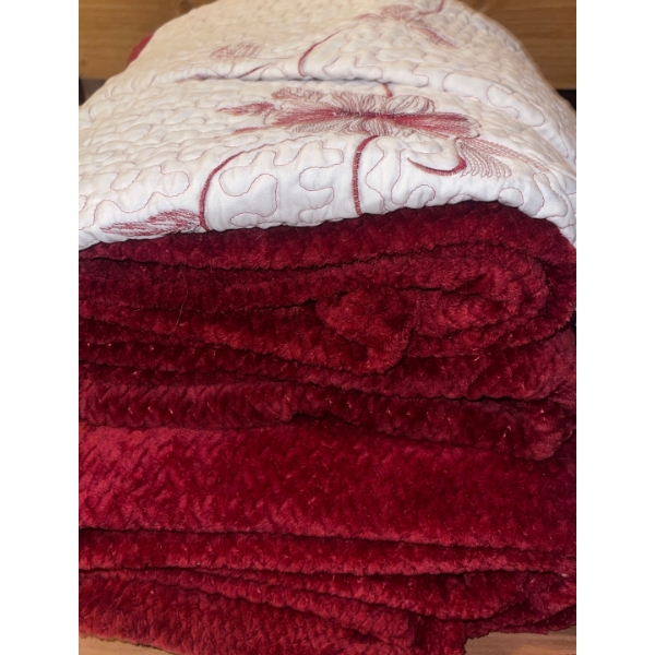 C41 Linen Closet Loot Quilt Microfibre Maroon Throw Blankets Bath Matts & More