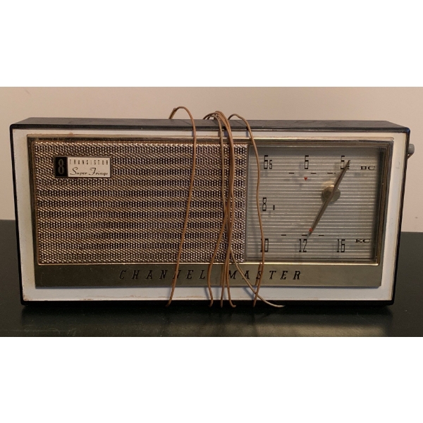 Antique Super Fringe Transistor Channel Master AM/FM Radio
