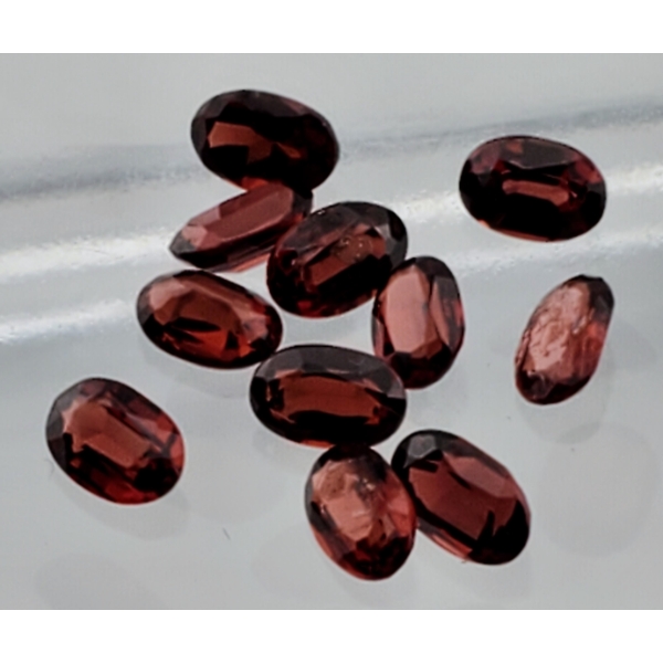 Garnet (7 ct, 6×4 mm)