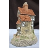 Image 3 : Hand Carved 'Squires Hall' By David Winter