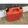 Image 7 : 6 Plastic Gasoline and Water Storage Containers
