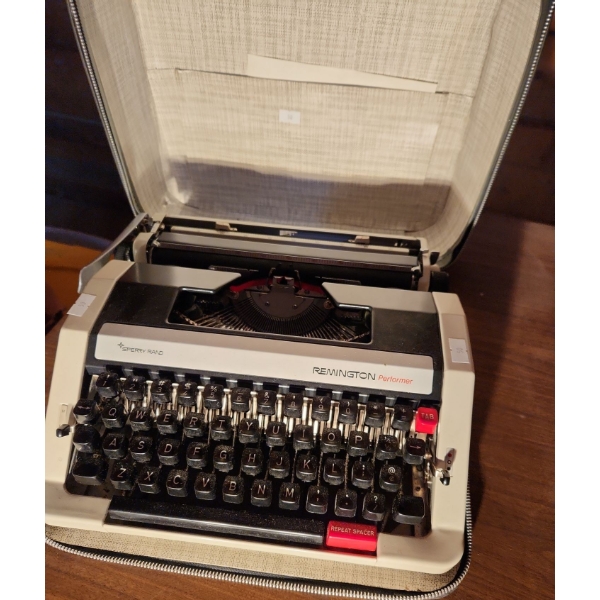 - Sperry Rand Remington Performer Portable Typewriter w/ Case 