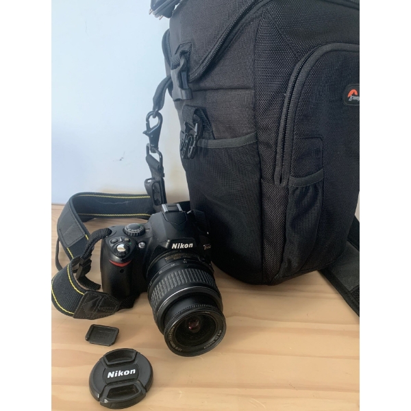 Nikon Digital Camera D40 D33697 w/ LoPro Travel Case