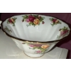 Image 5 : Royal Albert Old Country Roses Fine Bone China Servingware Collection