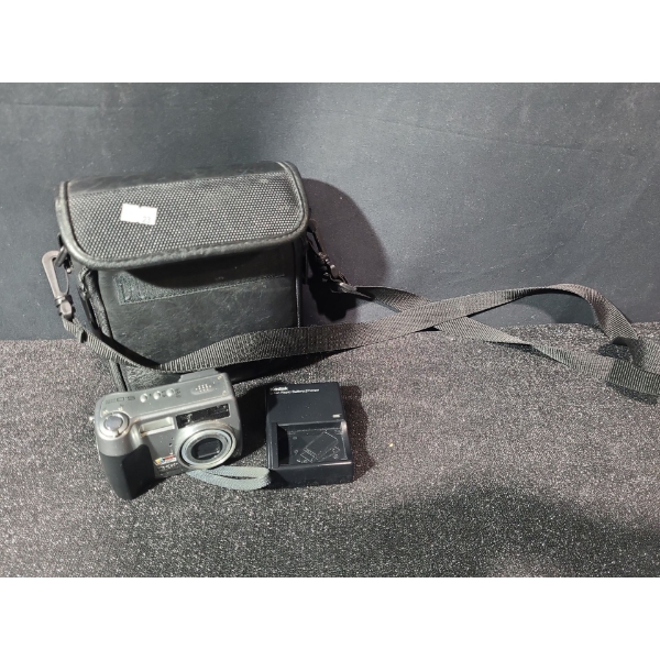 Kodak Easy Share Z730 Camera w/ Case and Charger