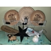 Image 4 : Decorative Wall Plates, Metal Star, and Figurines