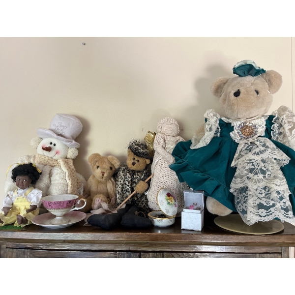 Collection of vintage bears Gund Lexin inc jewellery boxes, teacups made in japan , and porcelain Af