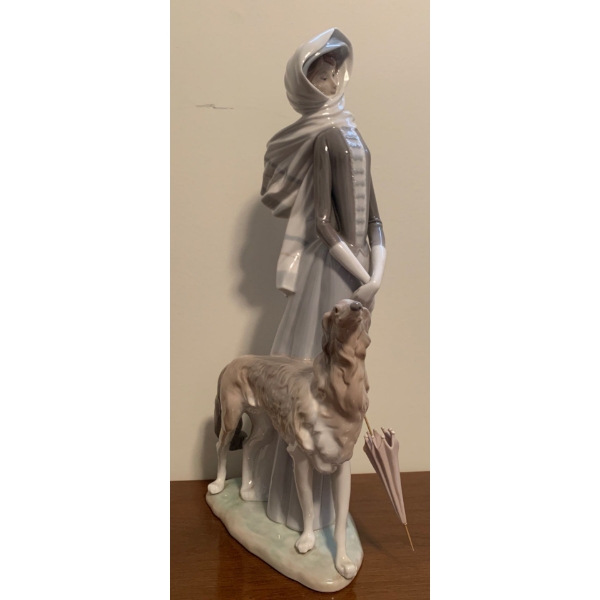 LLADRO Porcelain Lady & Canine Companion Out For A Stroll 17T