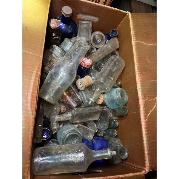  box full of glasses. Unresearched 