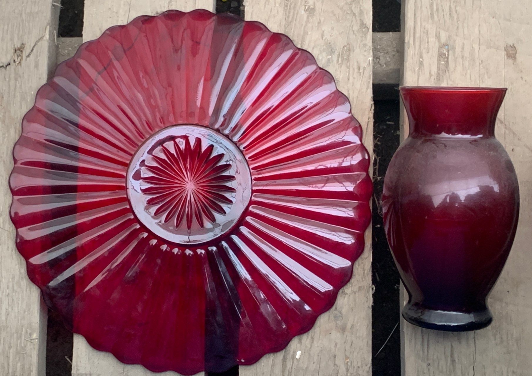 Stunning Vintage Royal Ruby Red Ribbed Glass Plate & Ruby Red Anchor ...