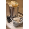 Image 4 : Assorted bathroom decor